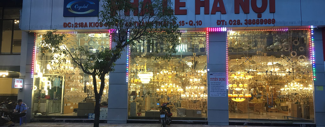 Tăng vẻ đẹp tinh tế cho phòng khách chung cư với đèn pha lê